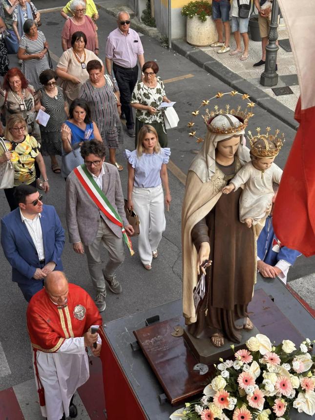 Madonna del Carmine, in tanti alla processione per le strade del centro