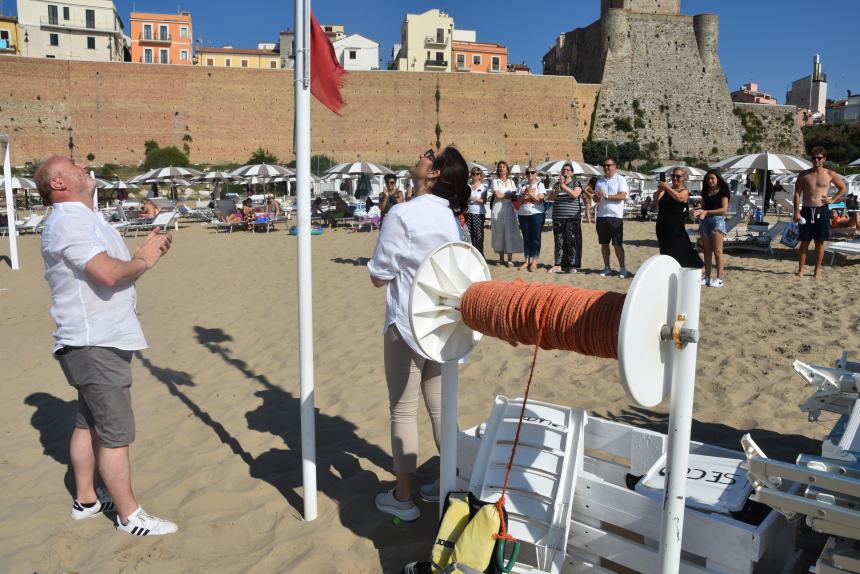 «SbandieriAmo l'amore contro la violenza»