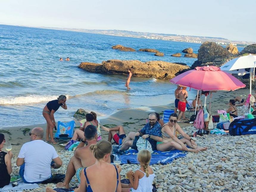 Emozioni sulla spiaggia di Casarza grazie al sound  de "Le chat Rouge"