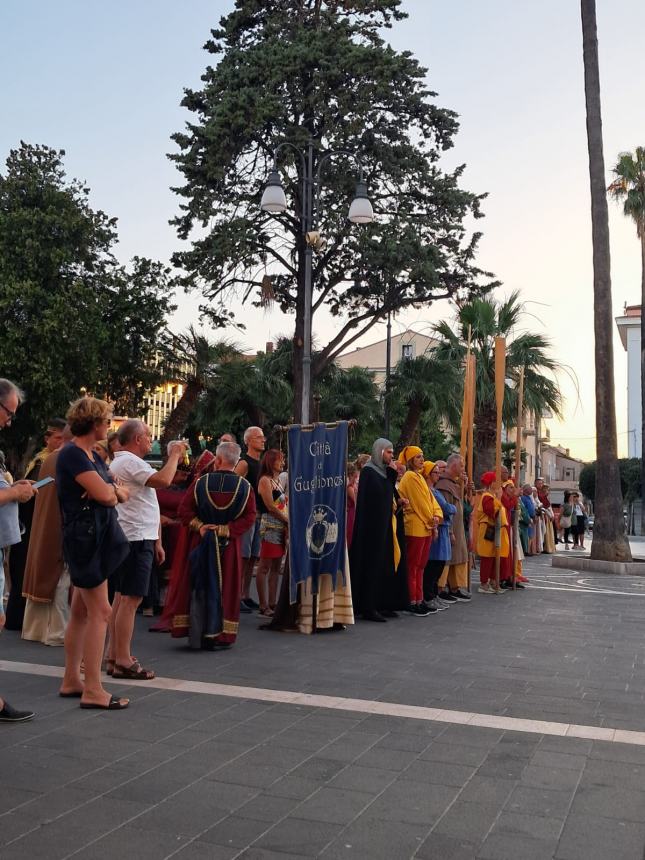 Dame, cavalieri e sbandieratori: Termoli nel cuore del Medioevo