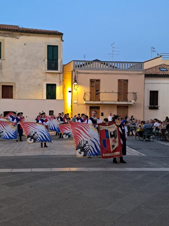 Dame, cavalieri e sbandieratori: Termoli nel cuore del Medioevo