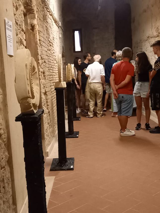 "Anime della Fortezza": piace la mostra di scultura al Castello Svevo