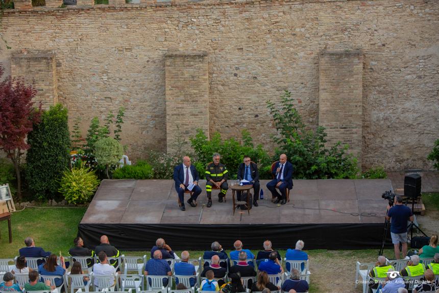 Bellano a Vasto: "I vigili del fuoco di Vasto meritano tanto per tutto quello che fanno" 