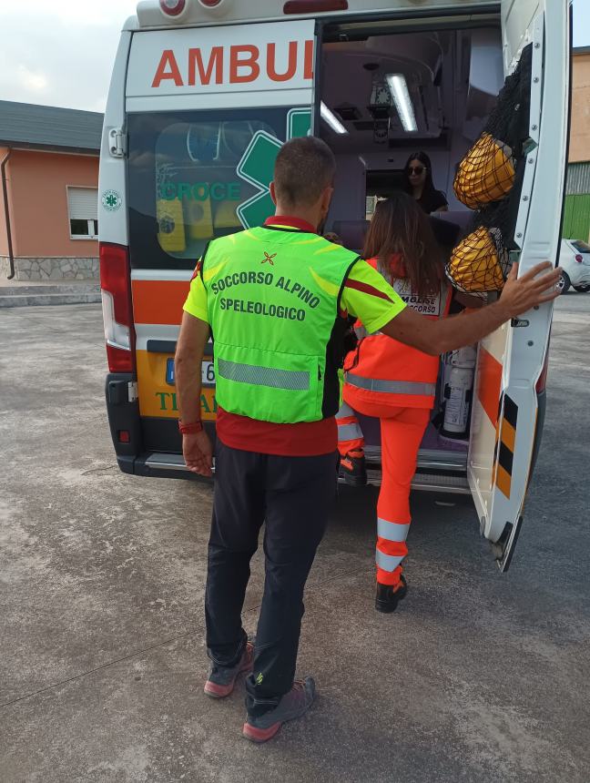 Esce per andare a funghi e si perde nei boschi, 78enne soccorso in montagna 