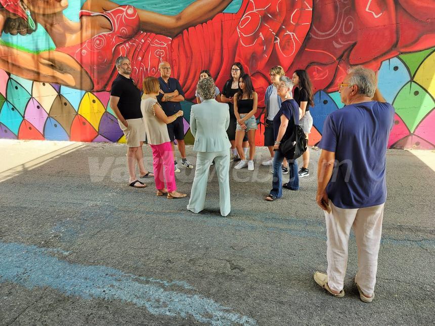 Inaugurato il murales nel sottopasso della Bagnante: "Celebriamo la diversità"