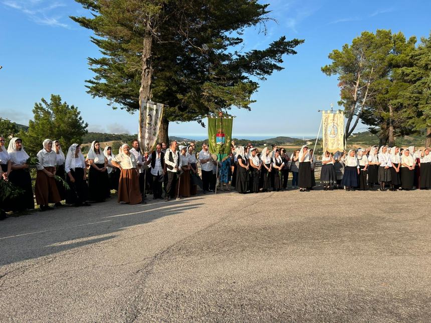 Palmoli in festa per S. Valentino: rinnovata la trebbiatura e la rievocazione delle sacre spoglie