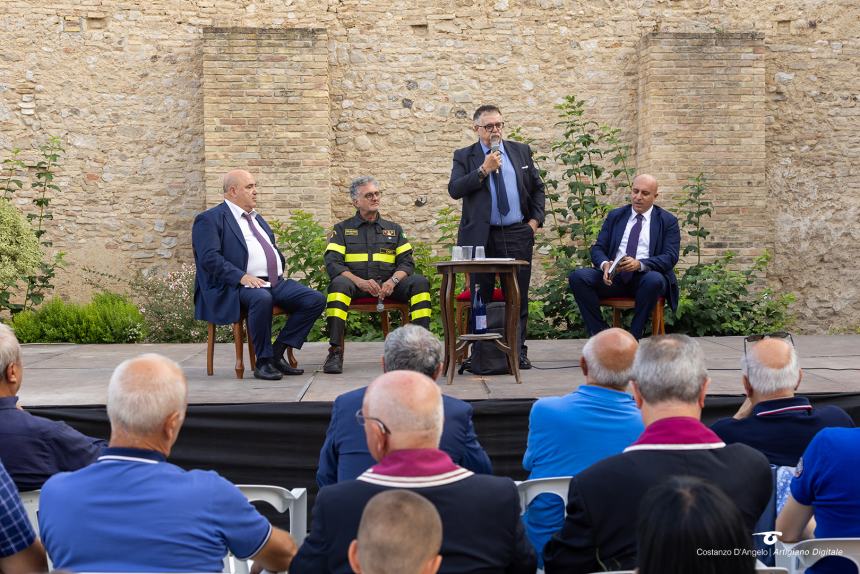 Bellano a Vasto: "I vigili del fuoco di Vasto meritano tanto per tutto quello che fanno" 