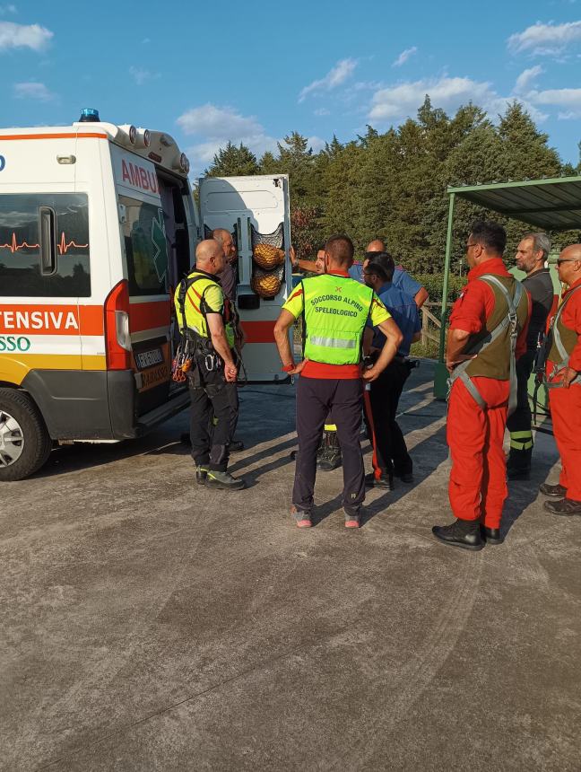 Esce per andare a funghi e si perde nei boschi, 78enne soccorso in montagna 