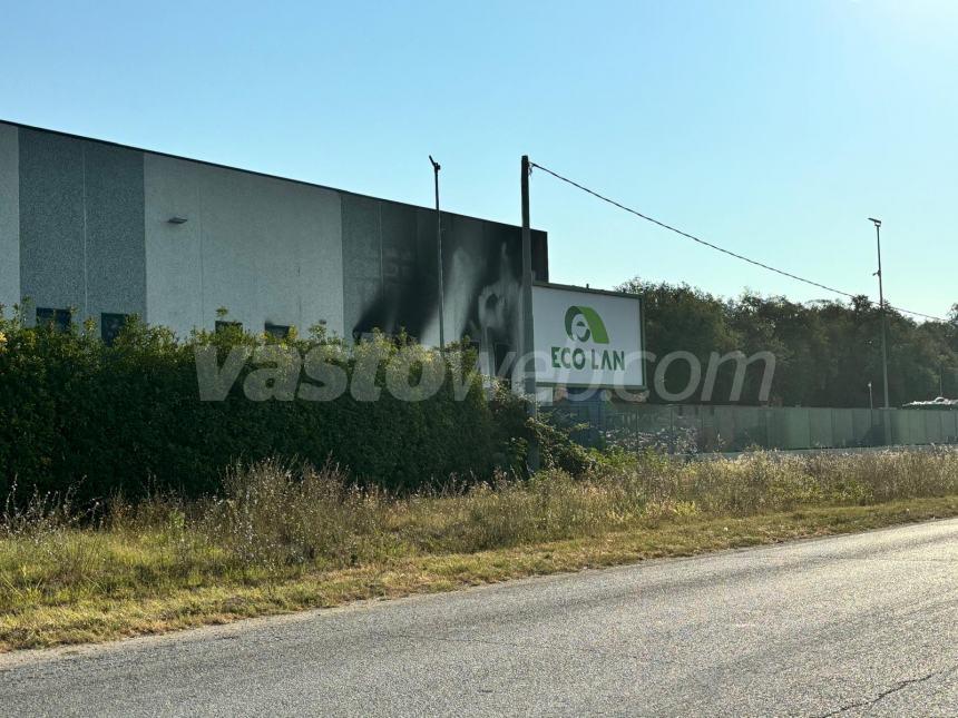 Incendio alla Ecolan a Lanciano, danni ingenti al capannone