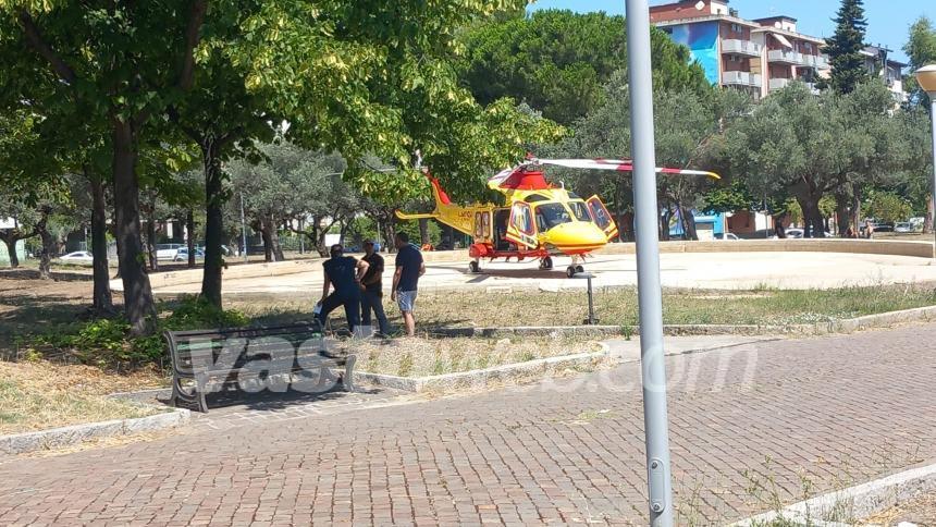 Accusa malore in casa, l’elisoccorso atterra nel quartiere San Paolo