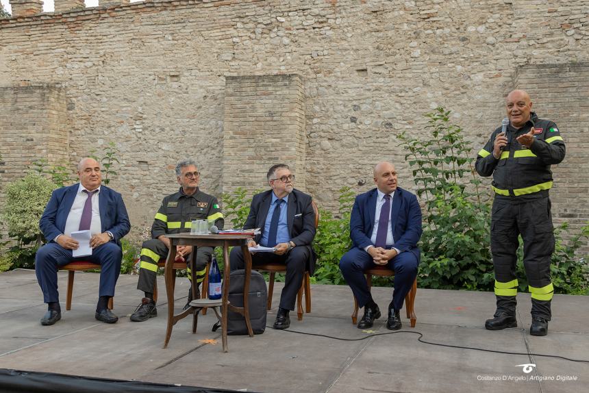 Bellano a Vasto: "I vigili del fuoco di Vasto meritano tanto per tutto quello che fanno" 