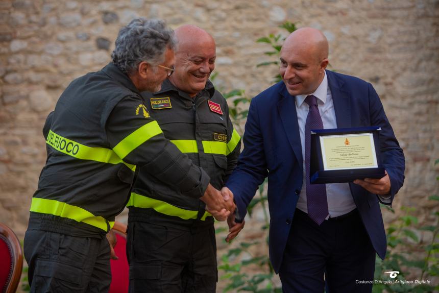 Bellano a Vasto: "I vigili del fuoco di Vasto meritano tanto per tutto quello che fanno" 