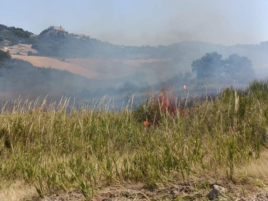 Incendio a Lentella, nel pomeriggio nuova bonifica