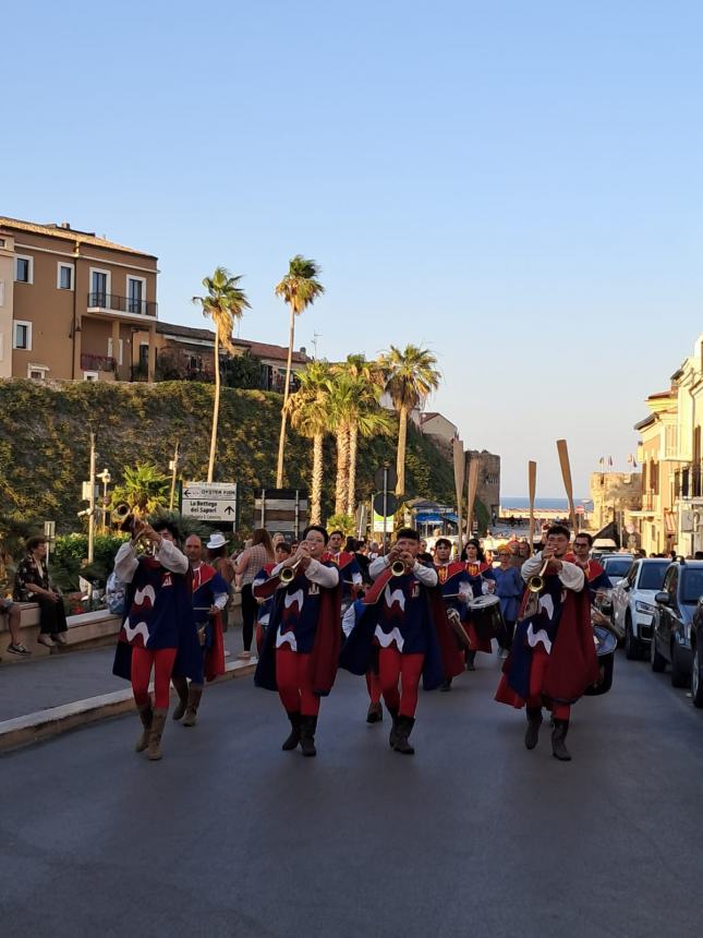 Dame, cavalieri e sbandieratori: Termoli nel cuore del Medioevo