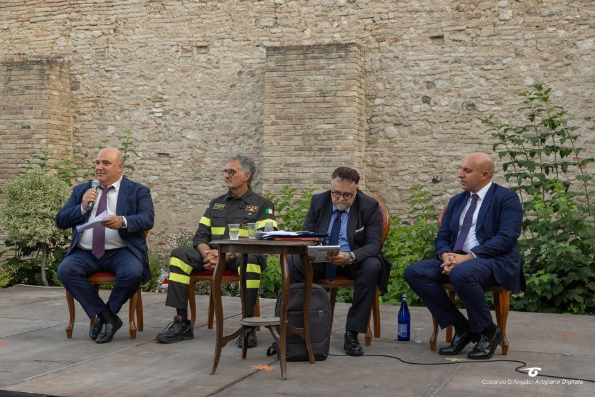 Bellano a Vasto: "I vigili del fuoco di Vasto meritano tanto per tutto quello che fanno" 