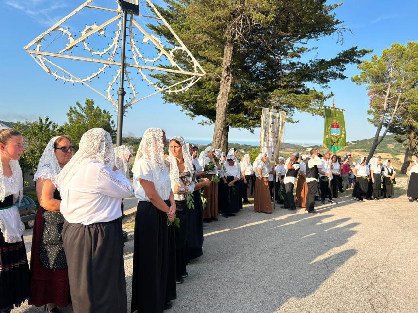 Palmoli in festa per S. Valentino: rinnovata la trebbiatura e la rievocazione delle sacre spoglie