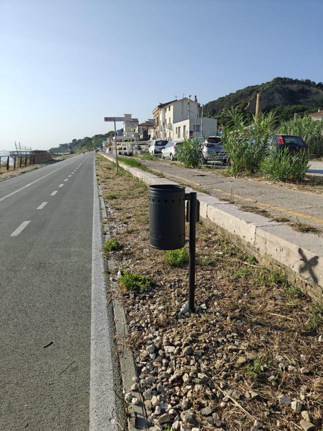 A San Vito Chietino installati i nuovi arredi urbani per la raccolta rifiuti 