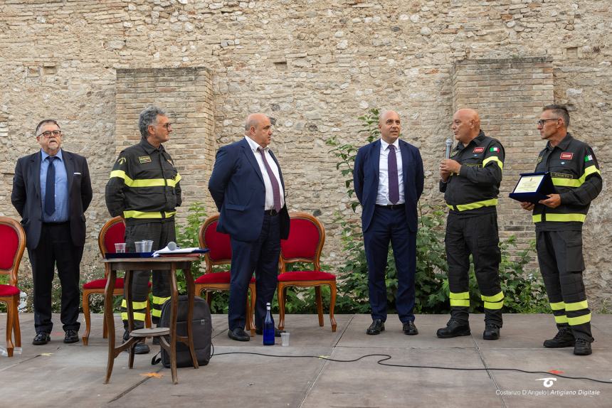 Bellano a Vasto: "I vigili del fuoco di Vasto meritano tanto per tutto quello che fanno" 