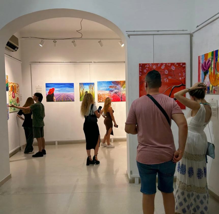 “Scintille d’arte”, nella Sala Mattioli dialogo distinto tra pittura e fotografia 