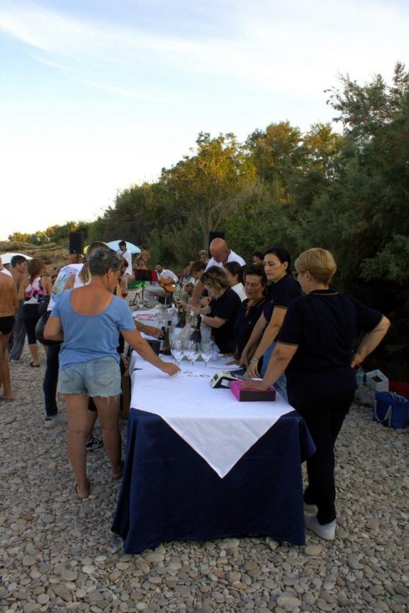 Emozioni sulla spiaggia di Casarza grazie al sound  de "Le chat Rouge"