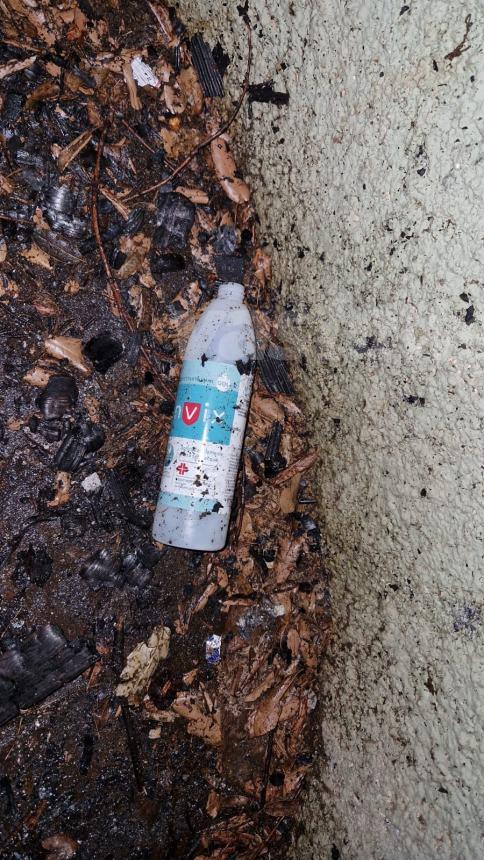 Vaso in legno in fiamme alla villa comunale di Vasto