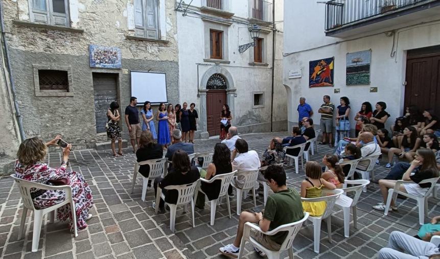 Dedicata piazza ad Alfredo Paglione, l’ideatore di “Un Mosaico per Tornareccio”