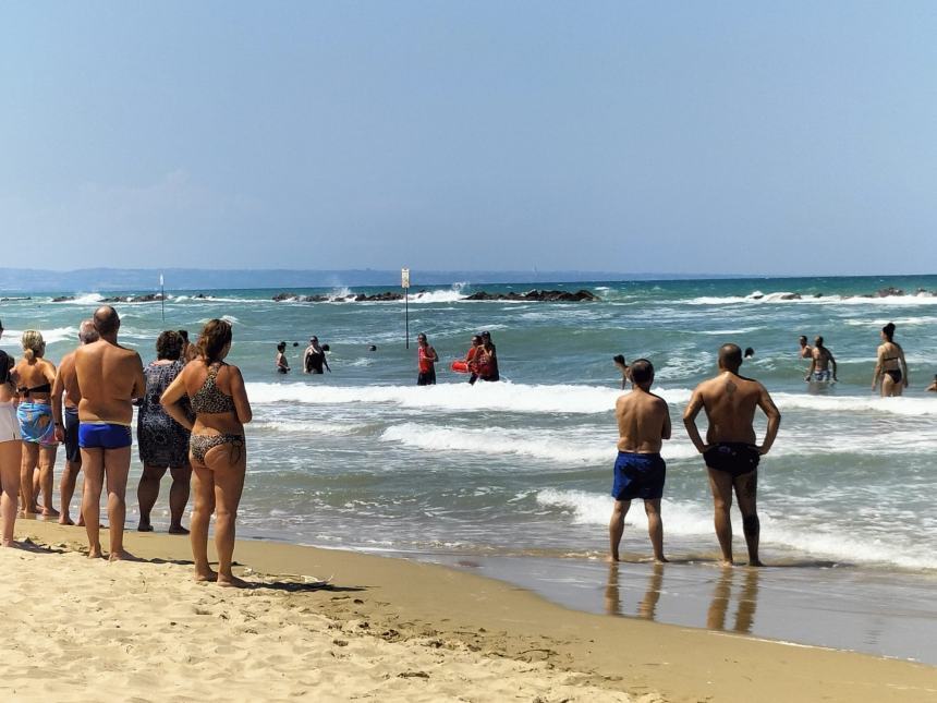 38enne abruzzese salva un turista dall'annegamento in Molise