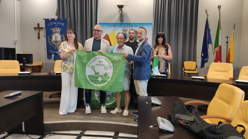 Spiaggia a misura di bambino, la Bandiera Verde di Termoli sventola sui lidi della costa