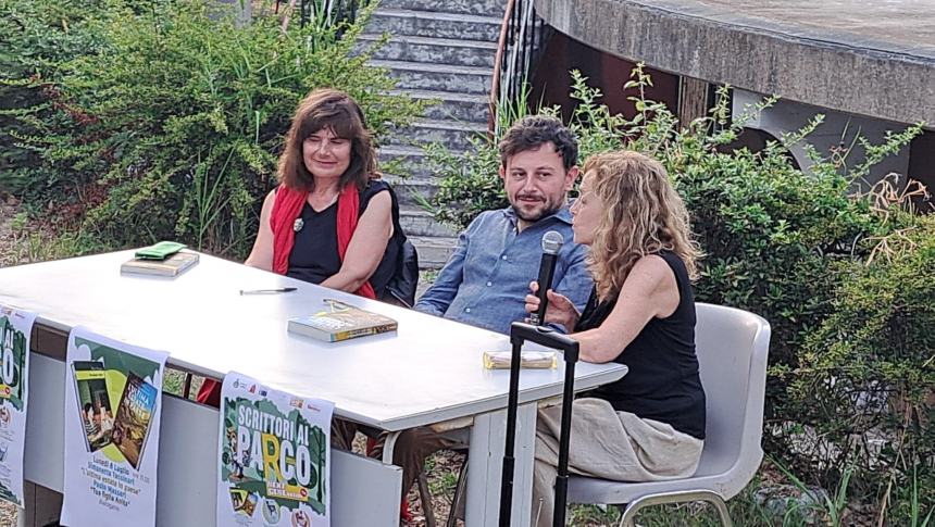 Paolo Massari e Simonetta Tassinari nel debutto di "Scrittori al parco"