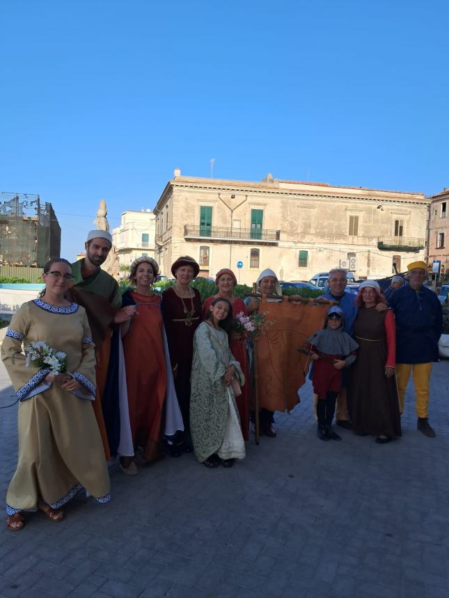 Dame, cavalieri e sbandieratori: Termoli nel cuore del Medioevo