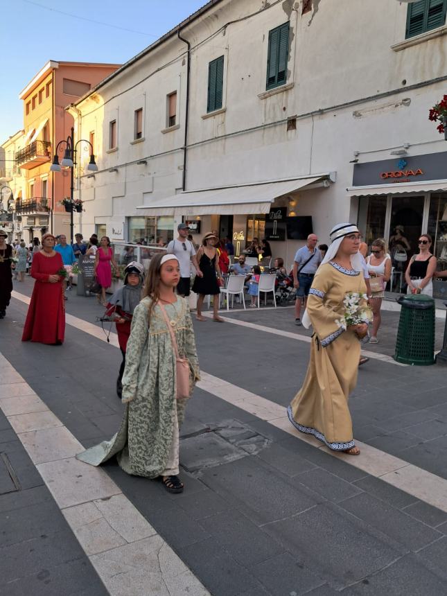 Dame, cavalieri e sbandieratori: Termoli nel cuore del Medioevo