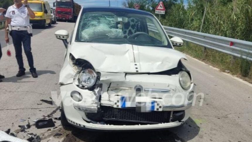 Scontro frontale in via Montenero nei pressi della Trignina tra 2 auto, 2 feriti trasferiti al San Pio