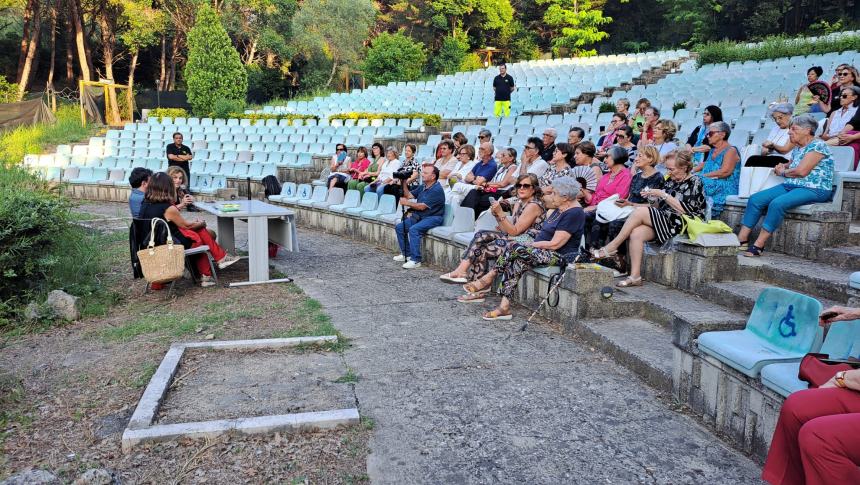 Paolo Massari e Simonetta Tassinari nel debutto di "Scrittori al parco"