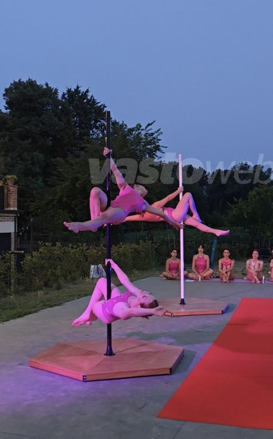 Pole Dance, le allieve della Danza & Danza Academy illuminano il bosco di Don Venanzio