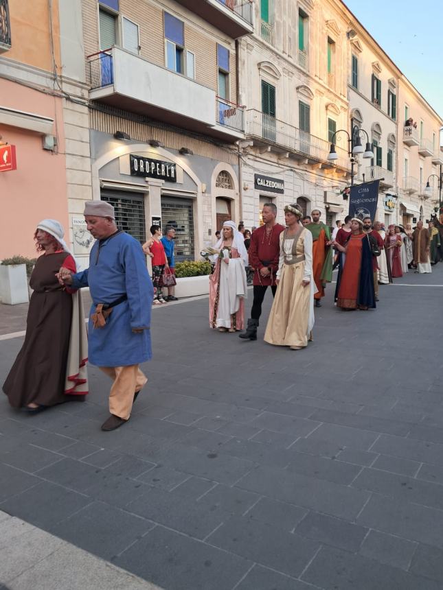 Dame, cavalieri e sbandieratori: Termoli nel cuore del Medioevo