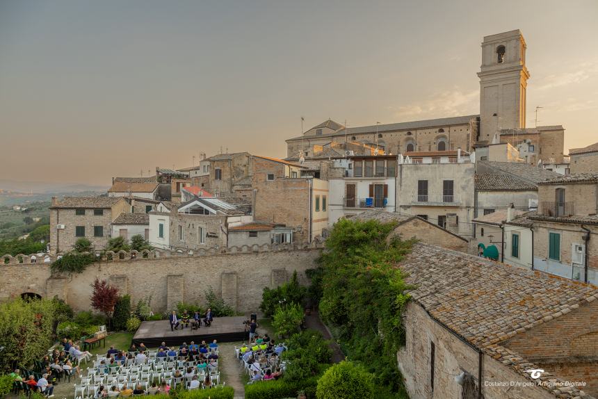 Bellano a Vasto: "I vigili del fuoco di Vasto meritano tanto per tutto quello che fanno" 