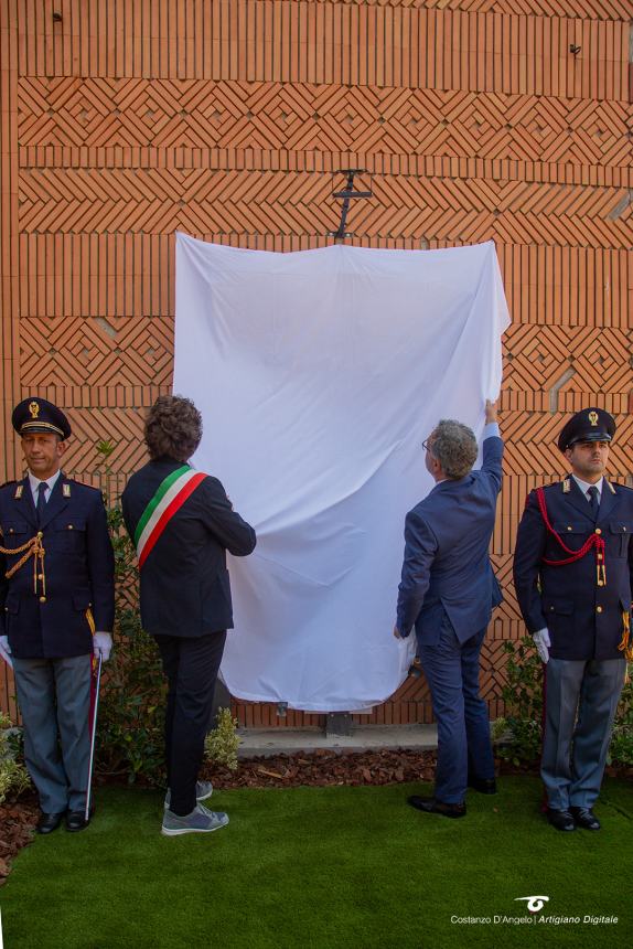 Svelato a Vasto il “Centauro alato” simbolo del coraggio della polizia stradale