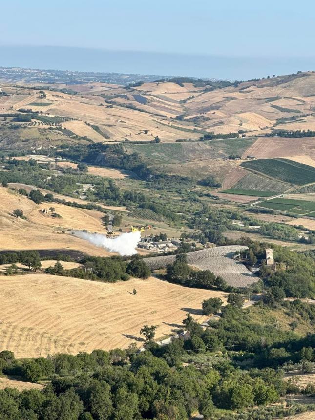 Ancora focolai a Lentella, in azione nuovamente un canadair