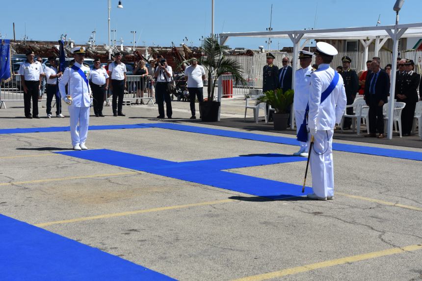 Il passaggio di consegne ai vertici della Guardia costiera