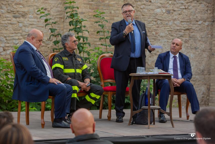 Bellano a Vasto: "I vigili del fuoco di Vasto meritano tanto per tutto quello che fanno" 