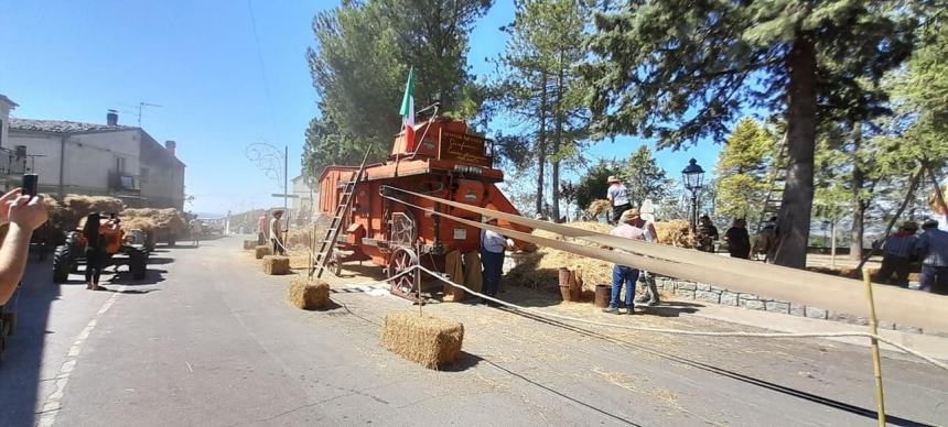 Palmoli in festa per S. Valentino: rinnovata la trebbiatura e la rievocazione delle sacre spoglie