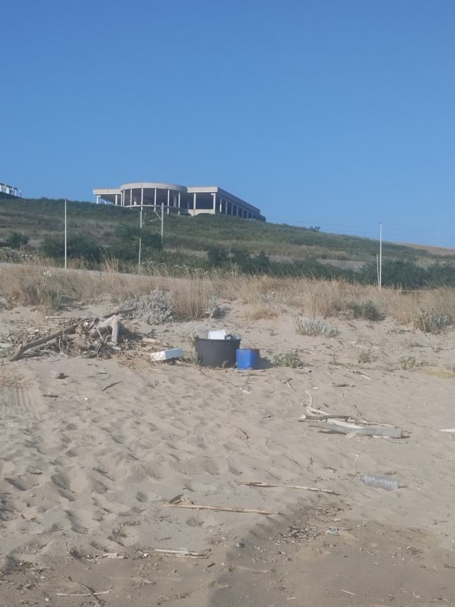 Incuria sulla spiaggia 