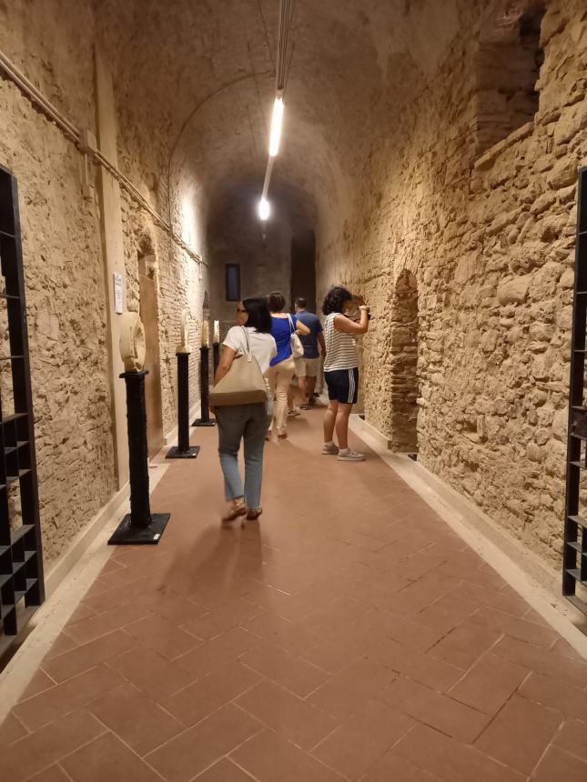 "Anime della Fortezza": piace la mostra di scultura al Castello Svevo