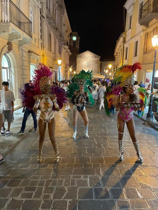 A Vasto non si dorme: la magia della "Notte in Centro" avvolge il centro storico