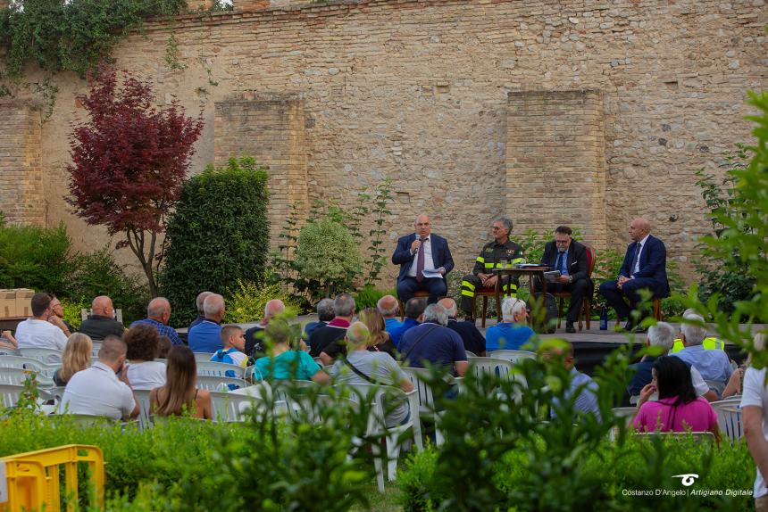 Bellano a Vasto: "I vigili del fuoco di Vasto meritano tanto per tutto quello che fanno" 