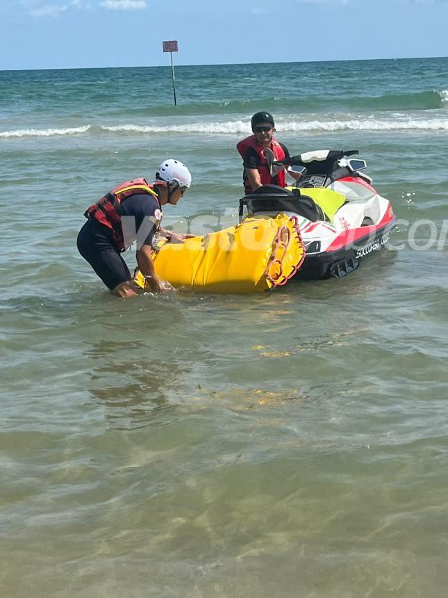 Prevenzione annegamento, a Vasto Marina dimostrazioni in spiaggia: "Oltre 400 vittime l'anno"