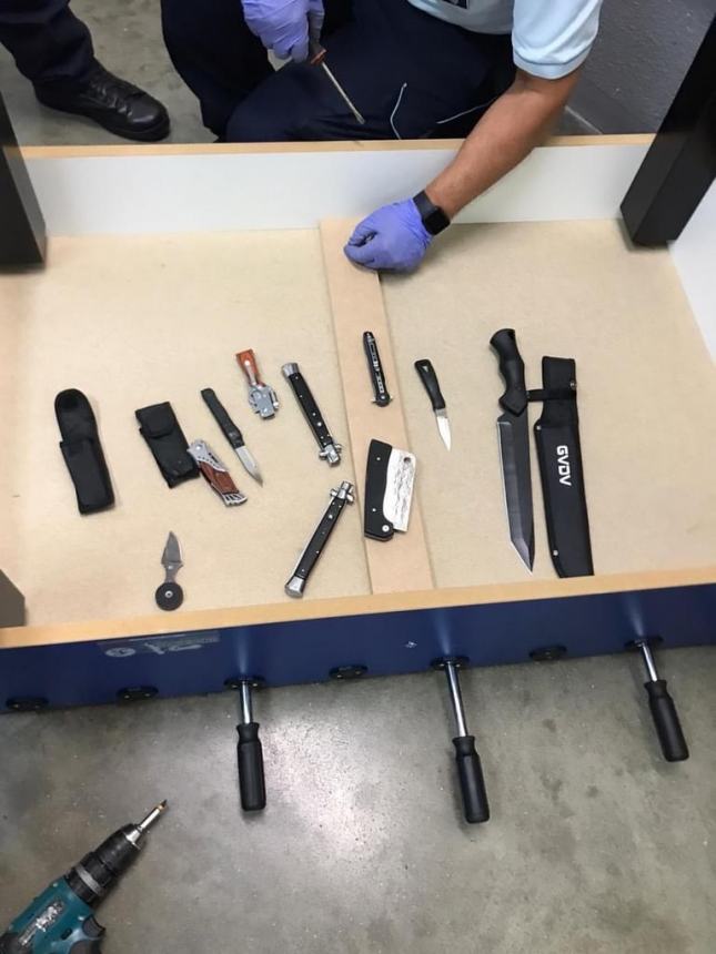 Carcere di Teramo: trovati coltelli, cellulari e droga in un biliardino