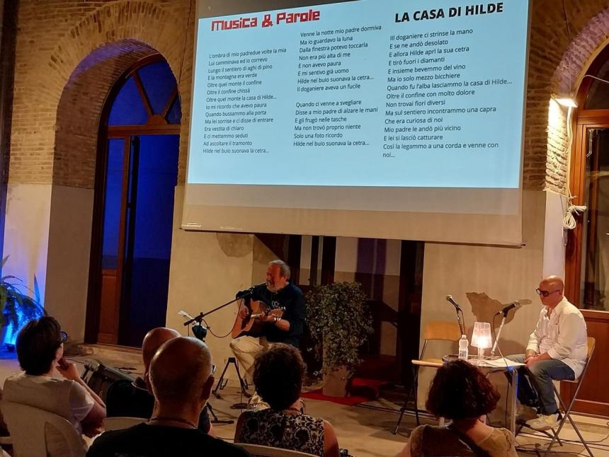 Applausi a Vasto per Edoardo De Angelis alla prima di “Musiche e parole”