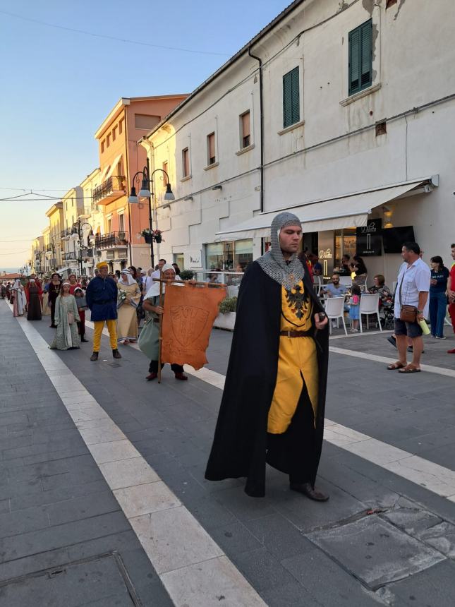 Dame, cavalieri e sbandieratori: Termoli nel cuore del Medioevo