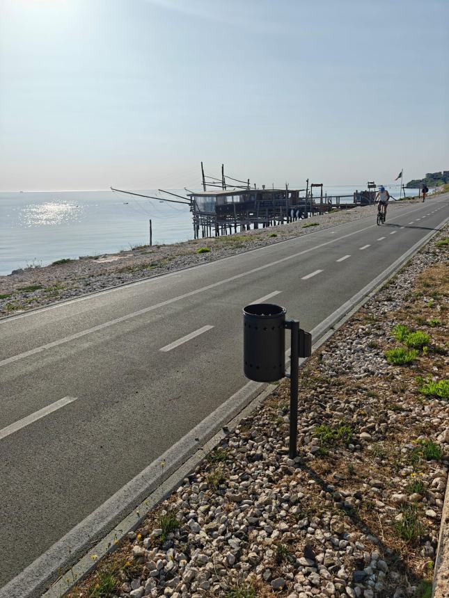 A San Vito Chietino installati i nuovi arredi urbani per la raccolta rifiuti 